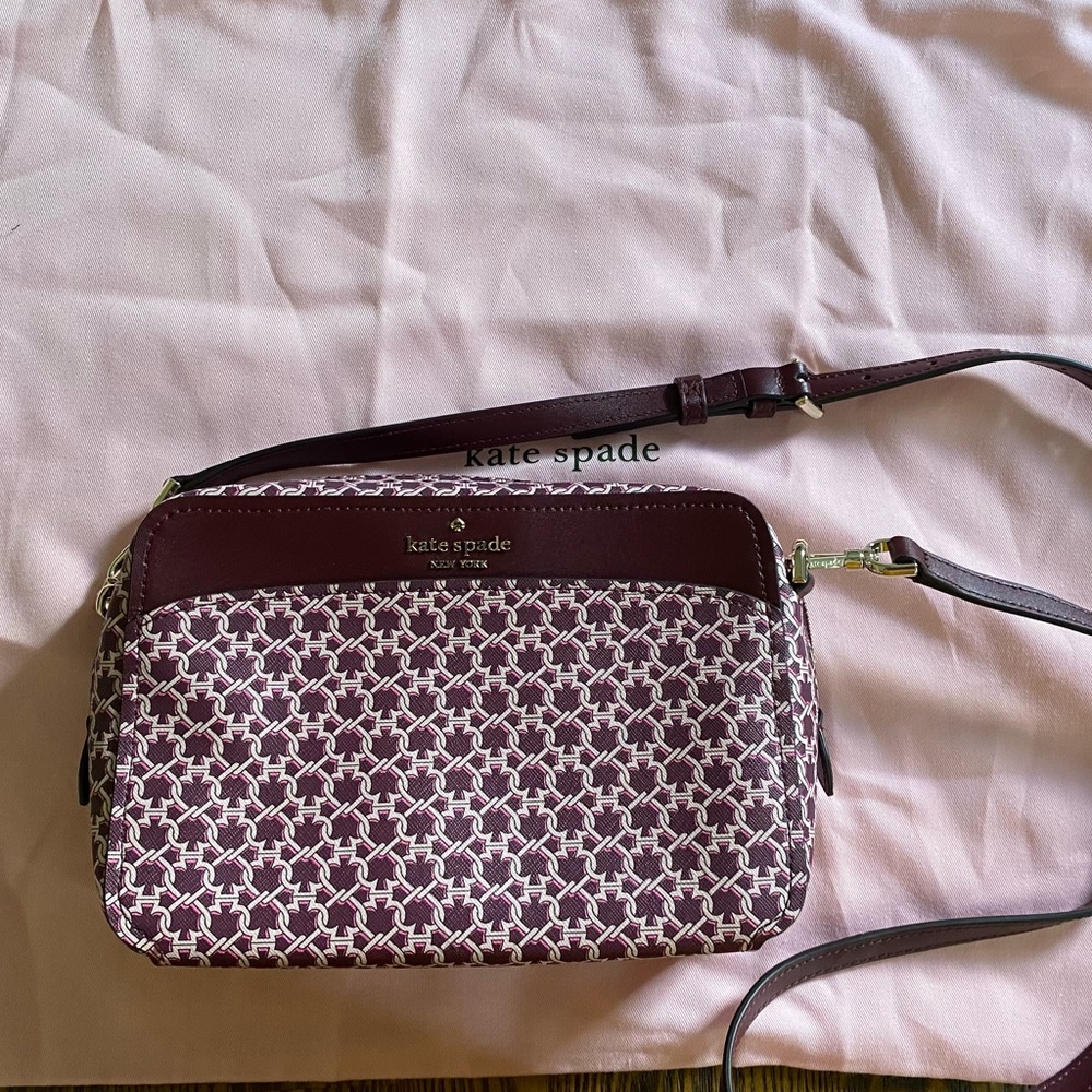 Kate Spade Link Camera Bag. Perfect condition. Comes with dust bag.